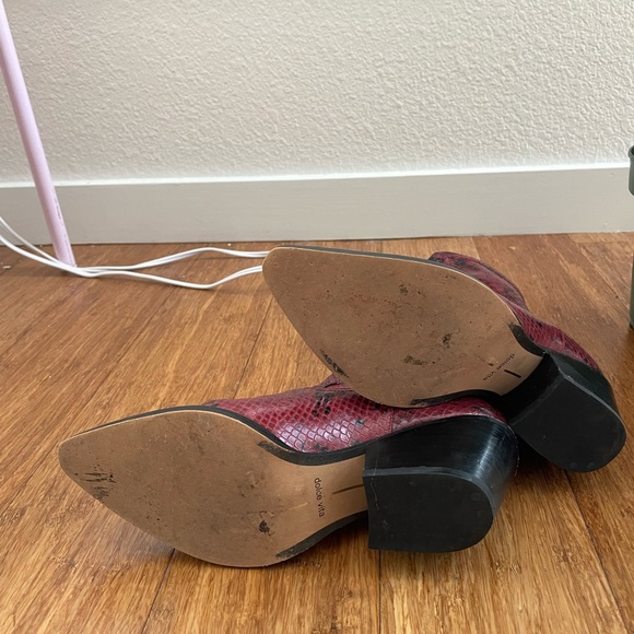 Red snakeskin booties - Picture 6 of 6